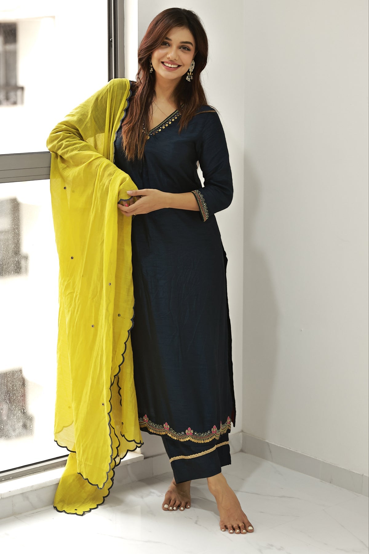 DIVYA AGARWAL IN NAVY BLUE MOGRA KURTA SET