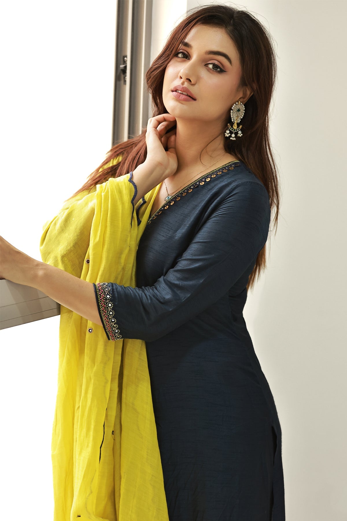 DIVYA AGARWAL IN NAVY BLUE MOGRA KURTA SET